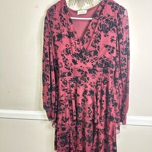 Chic Long Sleeve Floral Dress in Pink and Black